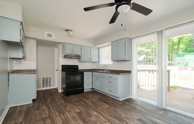 3 beds, 1.5 baths, 1,200 sqft, $1,599, Unit 05C