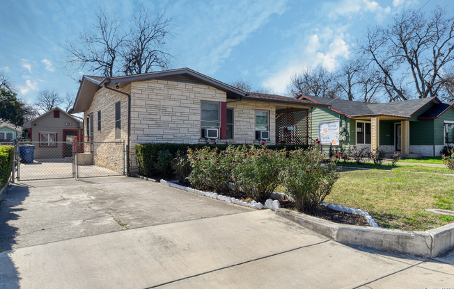 1322 W Malone Ave