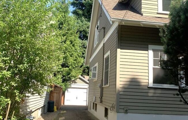 3714 NE 20th Ave.