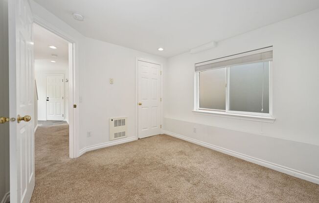 3-Story Greenlake Home - Private Yard and Deck, In-Unit Washer/Dryer