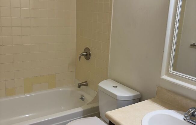 2 beds, 2 baths, 805 sqft, $1,525, Unit B-315