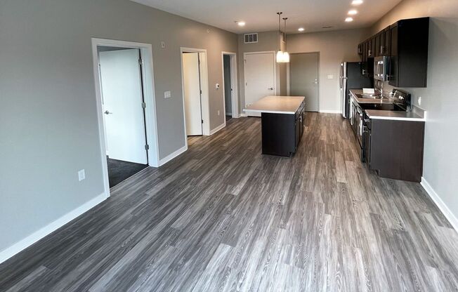 2 beds, 2 baths, 956 sqft, $1,595, Unit 524