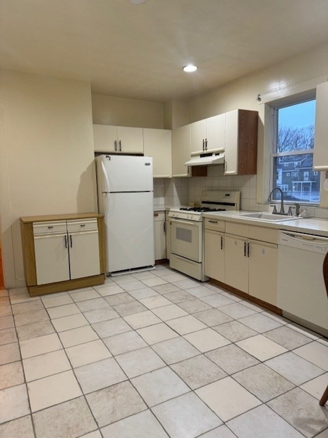 3 beds, 1 bath, 999 sqft, $3,300, Unit 2