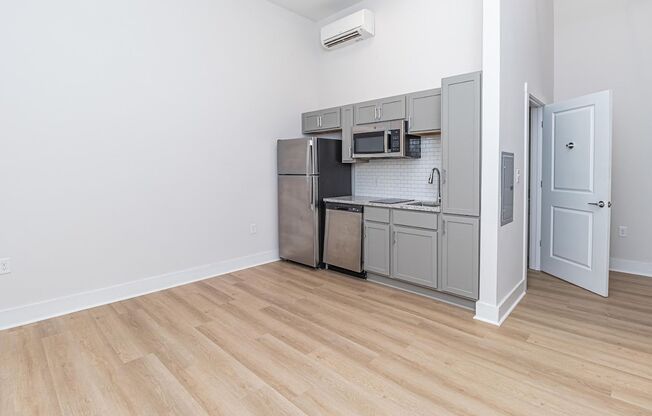 Studio, 1 bath, 325 sqft, $1,200, Unit Unit 101-Furnished
