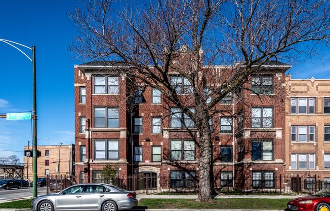 5854 S Michigan