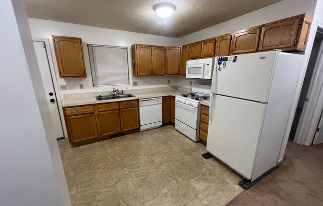 3 beds, 2 baths, $1,650