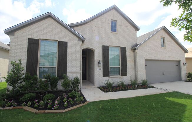 4/3.5/2 1.5 Miles From Gruene / Settlement in Gruene / Mulitple Living Rooms/ Fridge Included/ NBISD