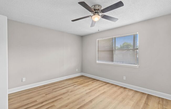 2 beds, 1 bath, 960 sqft, $949