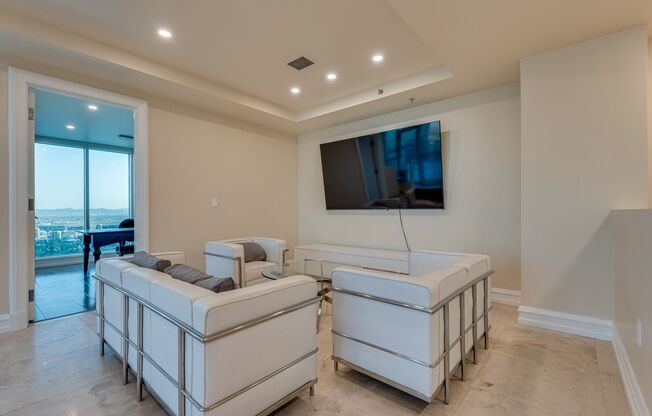 3 beds, 5 baths, $18,975, Unit # 4305