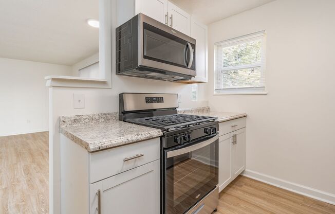 2 beds, 1 bath, 845 sqft, $1,295, Unit 44