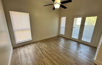 Move -in Special: Cute 2 bed 1 bath Condo in Central OKC