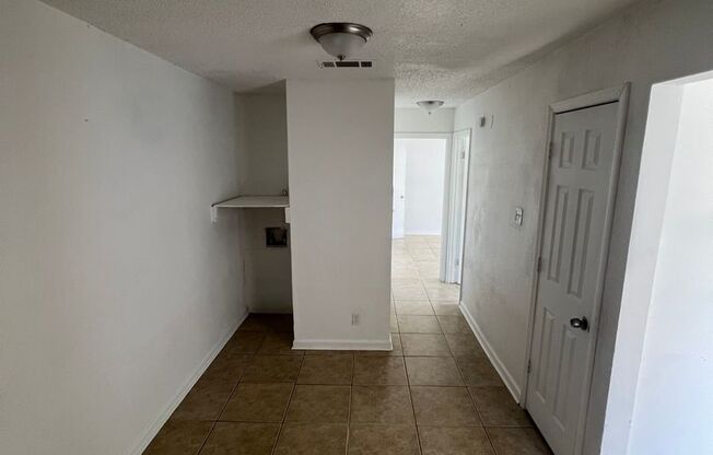 2 beds, 1 bath, 790 sqft, $695, Unit 137