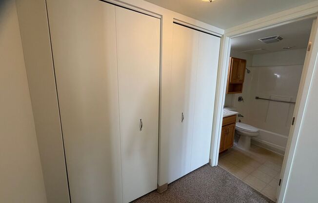 1 bed, 1 bath, 750 sqft, $1,095, Unit 203E