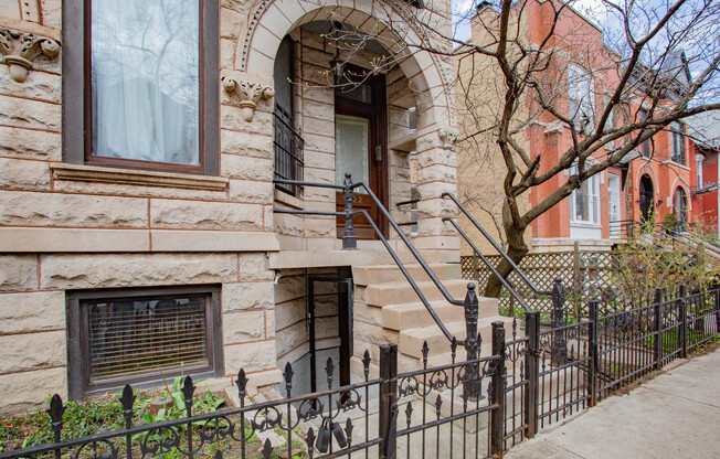 622 West Briar Place
