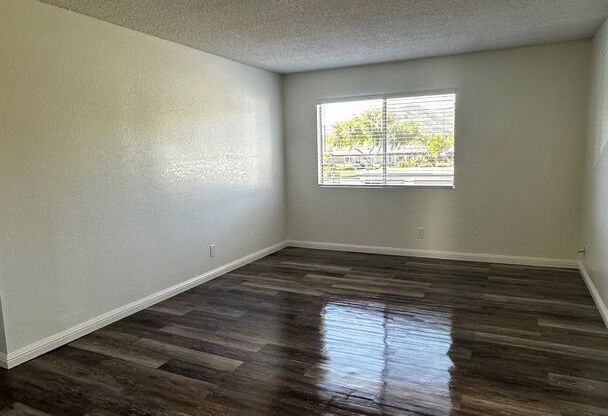 2 beds, 1 bath, 800 sqft, $2,050, Unit 916-C