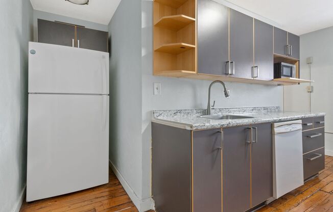 1 bed, 1 bath, 750 sqft, $1,350, Unit 5233 Butler Street 3rd Floor