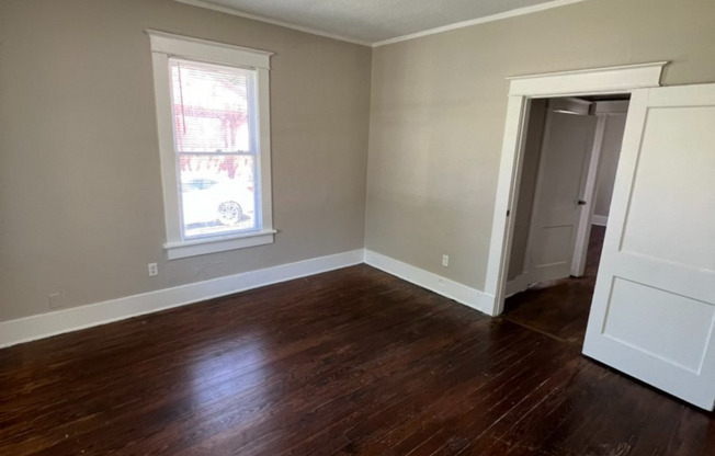 2 beds, 1 bath, $995