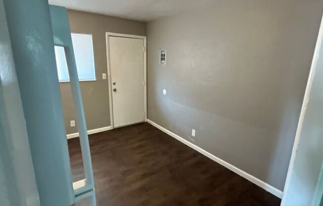 2 beds, 1 bath, 750 sqft, $1,095, Unit B10 1007 07