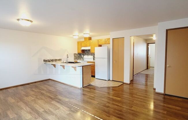 3 beds, 2.5 baths, $2,295, Unit UNIT B