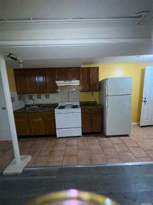 2 beds, 1 bath, $1,800, Unit G