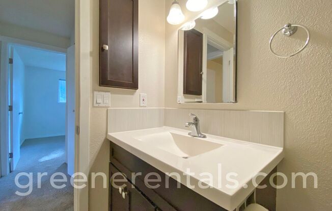 2 beds, 1 bath, 850 sqft, $1,850, Unit A