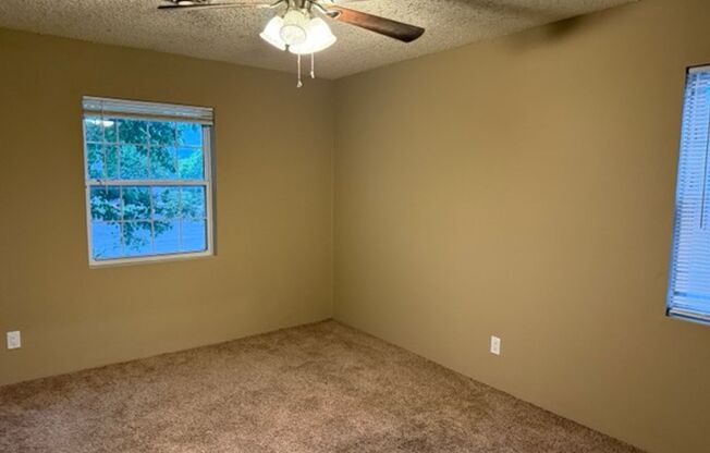 3 beds, 1 bath, 1,125 sqft, $800, Unit CC-735-5B