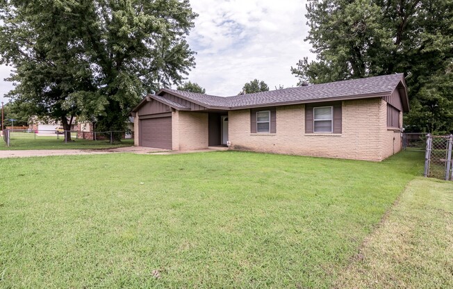 Beautiful 3 bedroom, 1.5 bath near downtown Broken Arrow and Rose District