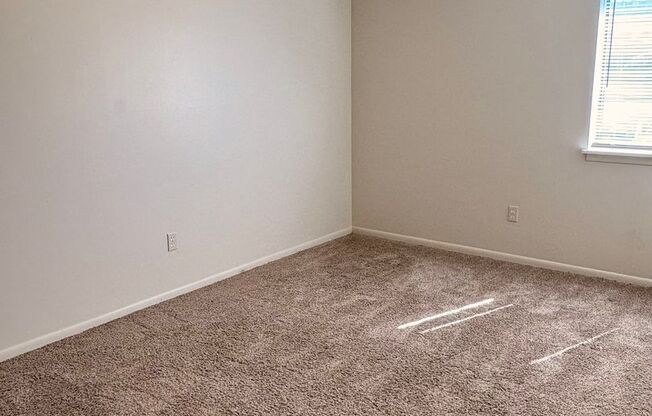 2 beds, 1 bath, 680 sqft, $825, Unit 1110B