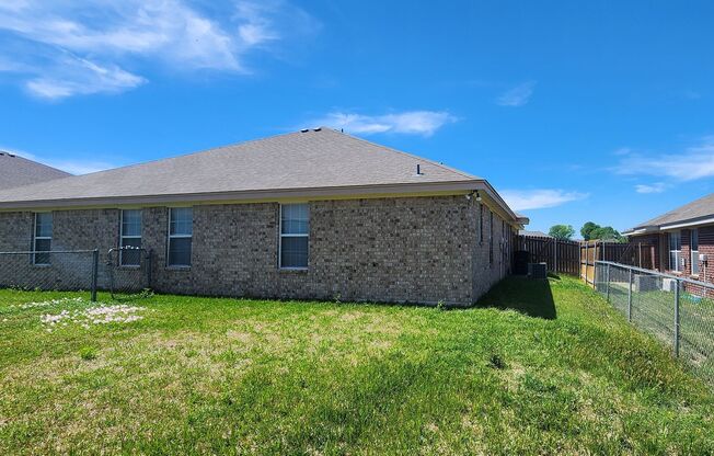 Lovely 2 Bed/2 Bath Duplex in Trimmier Estates! Viewable 9/18