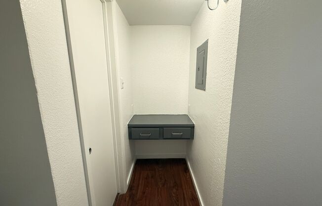 2 beds, 1 bath, 954 sqft, $1,705, Unit RRO-203