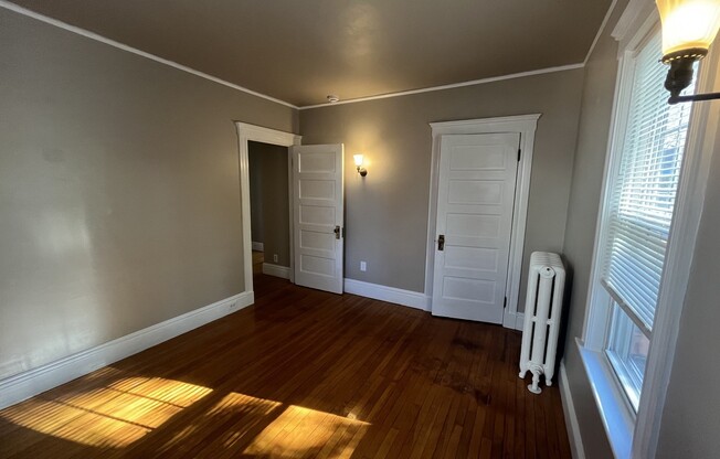 3 beds, 1 bath, 1,300 sqft, $3,200, Unit 2