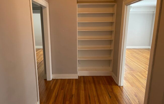 2 beds, 1 bath, 962 sqft, $1,525, Unit 2L