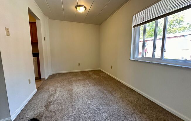 2 beds, 1 bath, $1,095, Unit C-22