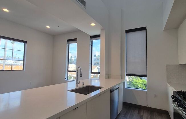 161 S. NORMANDIE AVE