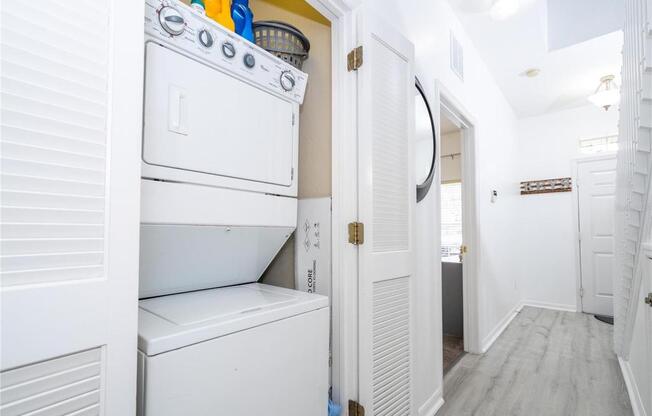 4 beds, 2 baths, 1,400 sqft, $2,500