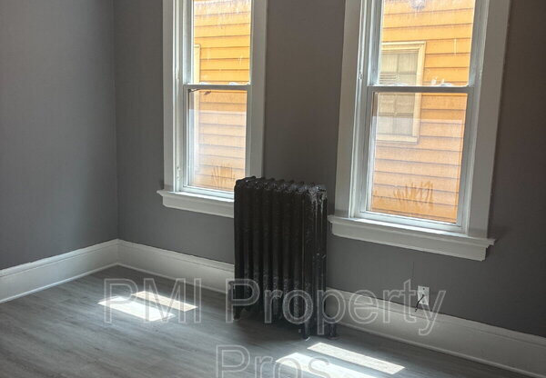 1562 S 7 ST