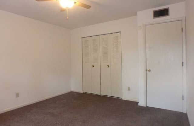 2 beds, 1.5 baths, $995, Unit 4