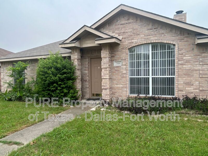 709 CATALINA DR