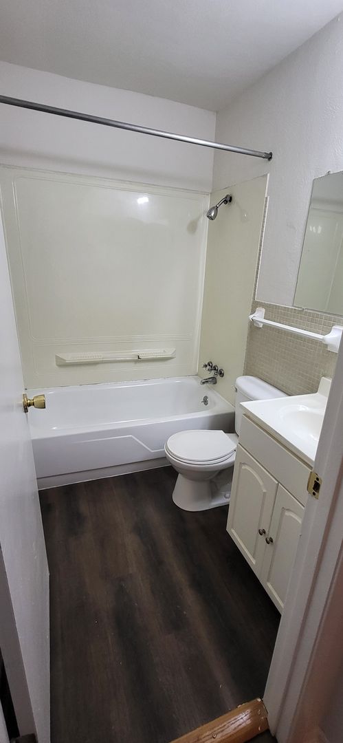 2 beds, 1.5 baths, 1,150 sqft, $1,120, Unit 5266A-LF