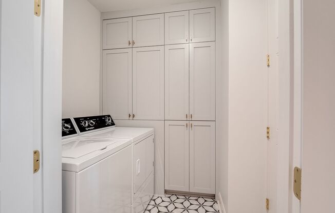 3 beds, 3.5 baths, $10,000, Unit Units 1005-1006