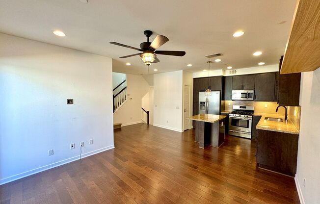 Great 3B/2.5BA Townhome in San Marcos!