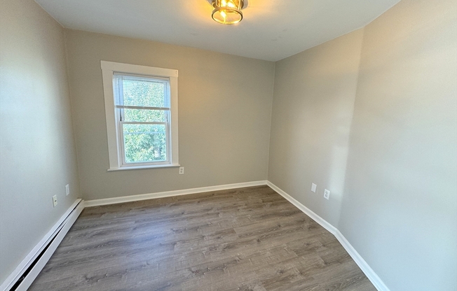 2 beds, 1 bath, $2,875, Unit 3