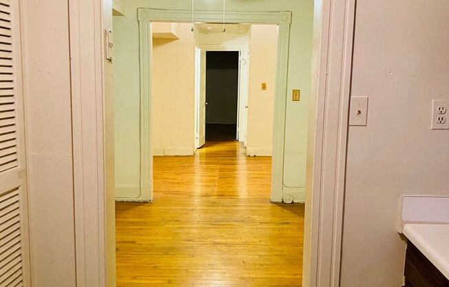 1 bed, 1 bath, $1,195, Unit Apt. A