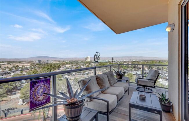 4 beds, 3.5 baths, $4,700, Unit # 722