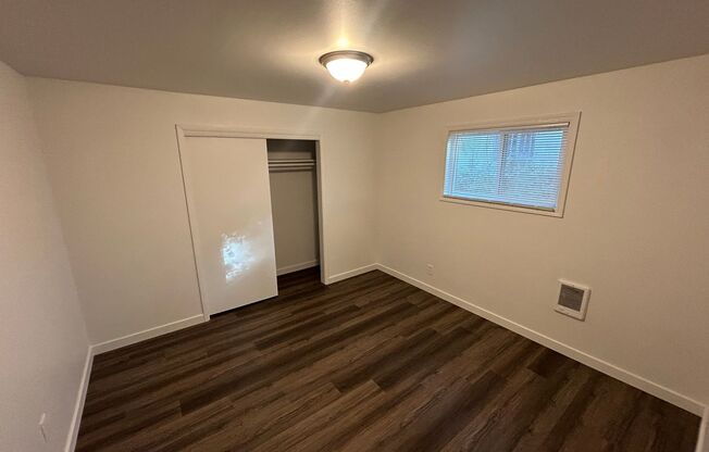 2 beds, 1 bath, $1,095, Unit Unit 2