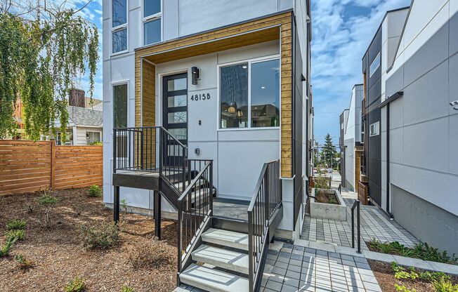 Immaculate 3 Bed 2.25 Bath BRAND NEW CONSTRUCTION Seattle Home w/ Roof-Top Deck!