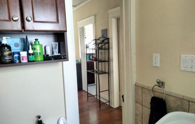 1 bed, 1 bath, $1,695, Unit Unit 6