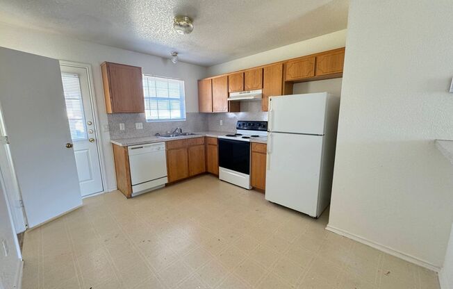 2 beds, 1.5 baths, 915 sqft, $800, Unit Unit D