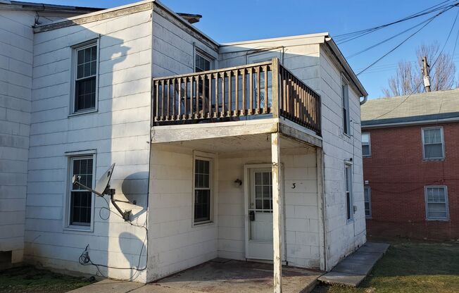 2 beds, 1 bath, $1,295