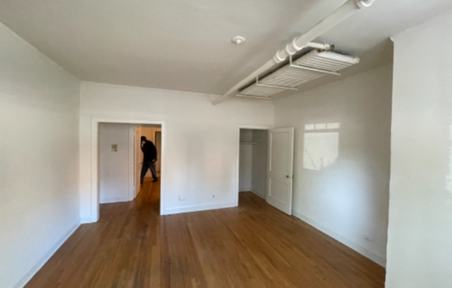 832 S AUSTIN BLVD
